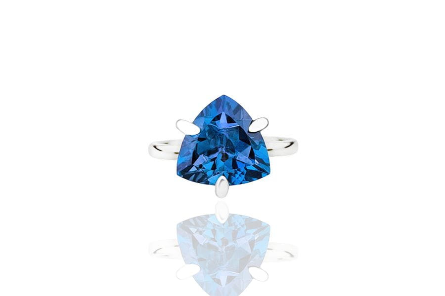 Pierścionek z topazem London Blue 4 ct w srebrnej oprawie, szlif trylion, marka Brazi.