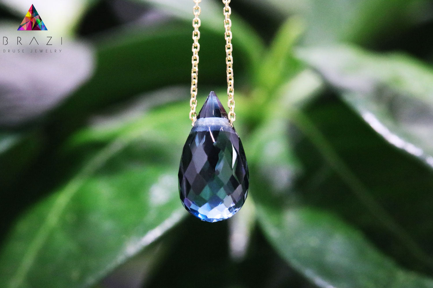 Fasetowany topaz London Blue w złotej oprawie, naszyjnik z granatowym kamieniem naturalnym Brazi