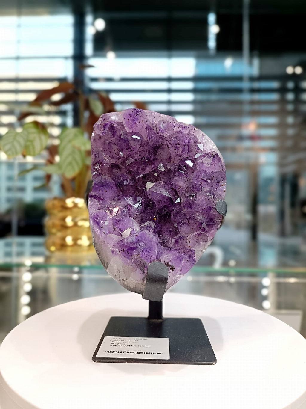 Szczotka ametystu na czarnym stojaku, naturalny minerał o fioletowych kryształach, biżuteria Brazi