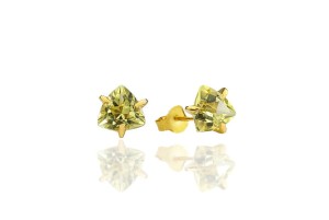 Eleganckie kolczyki z trylionowym cięciem kwarcu lemon o masie 3 ct. Doskonały wybór dla miłośniczek unikalnej biżuterii, która dodaje blasku każdej stylizacji. Idealne na specjalne okazje.
