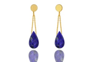 Eleganckie kolczyki z kamieniami lapis lazuli w kształcie kropli, które dodają wyrafinowanego akcentu każdej stylizacji. Wykonane z dbałością o detale, idealne na wyjątkowe okazje i codzienny blask.