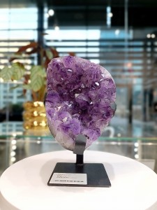 Amethyst Brush on Black Stand No. 154 – Radiance of Natural Mineral (1)