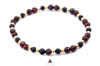 Bransoletka Brazi Druse Jewelry: granat i niebieski kamień słoneczny, fasetowane koraliki, złote zapięcie.