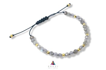 Bransoletka Szczęścia Brazi Druse Jewelry: szara, labradoryt, na sznurku, złote akcenty.