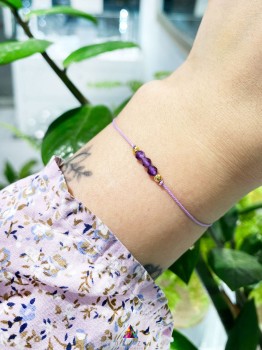 Delikatna bransoletka Brazi Druse Jewelry z fasetowanymi ametystami.