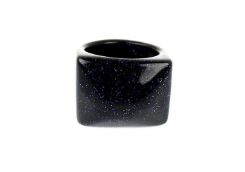 Pierścionek Noc Kairu: kwadratowy, niebieski kamień, Brazi Druse Jewelry.