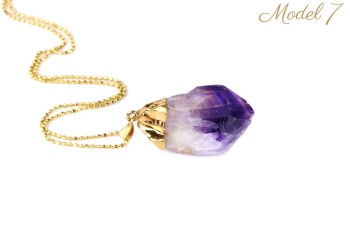 Naszyjnik Brazi Druse Jewelry z surowym ametystem, złocona oprawa.