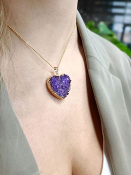 Naszyjnik Brazi Druse Jewelry: ametyst, serce, złocone.