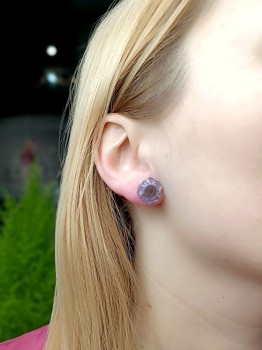 Fioletowe kolczyki ametystowe Brazi Druse Jewelry, stalaktytowy wzór, sztyfty.
