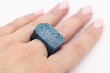Pierścionek Brazi Druse Jewelry z morskiego agatu, rozmiar 19,  prostokątny,  niebiesko-szary.