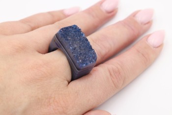 Pierścionek z granatu agatowego, rozmiar 21. Brazi Druse Jewelry.  Prostokątny, ciemnoniebieski.