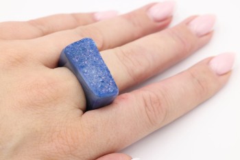 Pierścionek Brazi Druse Jewelry, granatowy agat, rozmiar 21,  geometryczny.