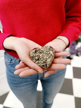 Dekoracja z pirytu z Peru w kształcie serca. Brazi Druse Jewelry.