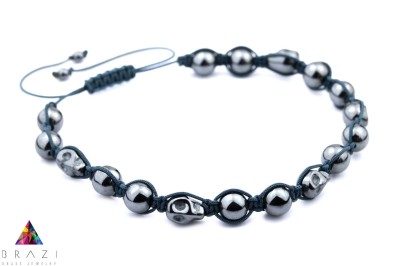 Męska bransoletka Brazi Druse Jewelry z hematytu, sznurkowa, z czaszkami.
