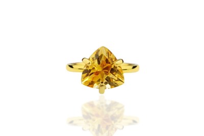 Pierścionek Brazi Druse Jewelry z cytrynem 4 ct, szlif trylion, złoty.