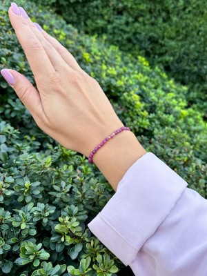 Elegancka bransoletka z fasetowanymi rubinami Brazi Druse Jewelry.