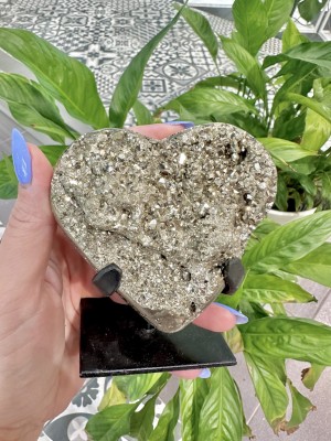 Piryt z Peru, dekoracja w kształcie serca na podstawce, Brazi Druse Jewelry.