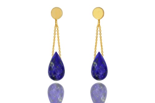 Eleganckie kolczyki z kamieniami lapis lazuli w kształcie kropli, które dodają wyrafinowanego akcentu każdej stylizacji. Wykonane z dbałością o detale, idealne na wyjątkowe okazje i codzienny blask.