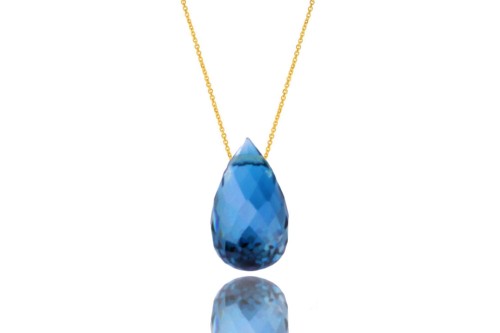 Elegancki naszyjnik z kroplą topazu London Blue, który doskonale podkreśla szyję. Idealny dodatek na specjalne okazje, emanujący głębokim niebieskim blaskiem, przyciągający wzrok i dodający klasy każdej stylizacji.