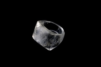 Pierścionek z Kryształu Górskiego, minimalistyczny, Brazi Druse Jewelry.