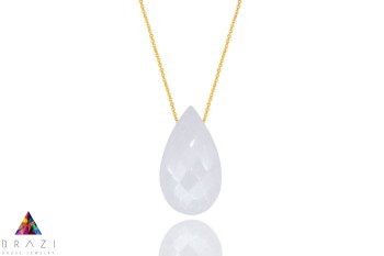 Naszyjnik Brazi Druse Jewelry z kamieniem księżycowym, oprawiony w złoto, kształt kropli.