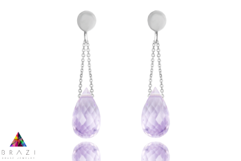 Srebrne kolczyki z naturalnym ametystem w formie liliowej kropli na białym tle, biżuteria Brazi