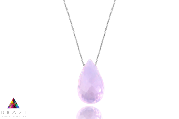 Naszyjnik z naturalnym kwarcem różowym na srebrnym łańcuszku, minimalistyczna biżuteria Brazi.