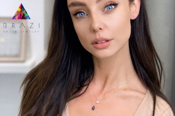 Naszyjnik Brazi Druse Jewelry z topazem London Blue, kształt kropli.