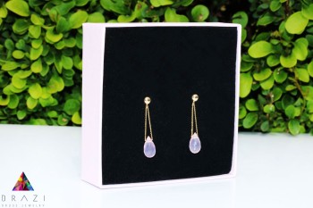 Kolczyki z kwarcem różowym w kształcie kropli w złotej oprawie w ozdobnym pudełku, marka Brazi