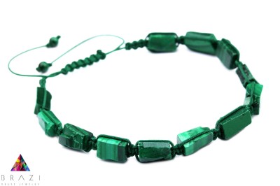 Męska bransoletka z naturalnego malachitu o surowej formie na ciemnozielonym sznurku, marka Brazi