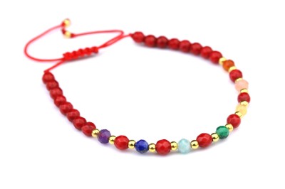 Bransoletka z naturalnego czerwonego koralu i kolorowych kamieni na czarnym sznurku makrama, biżuteria Brazi