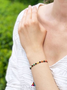 Bransoletka Czakry Brazi Druse Jewelry z turmalinu, kolorowa, złota oprawa.