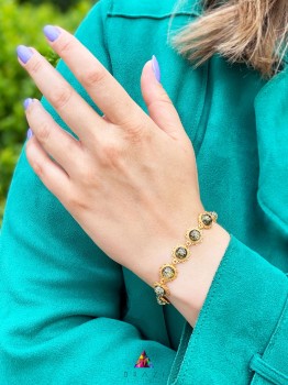 Brazi Druse: Regulowana bransoletka z zielonym bursztynem, złota oprawa.