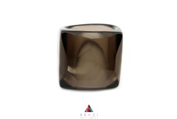 Pierścionek z kwadratowym kwarcem dymnym, fasetowany kamień w srebrnej ramie, marka Brazi.