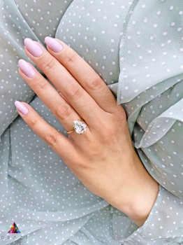 Pierścionek Brazi Druse Jewelry, kryształ górski 6 ct., kształt kropli, złota oprawa.