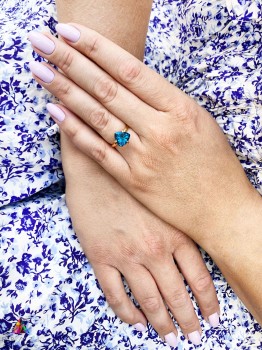 Pierścionek Brazi Druse z niebieskim topazem London Blue, 4 ct, szlif trylion.