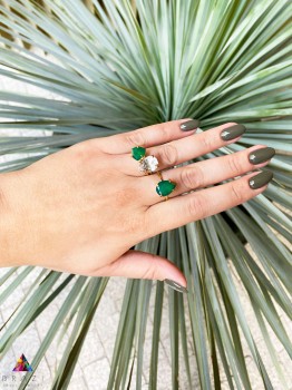 Pierścionek z chalcedonem w złocie 585 zestawiony z inną biżuterią z minerałów Brazi