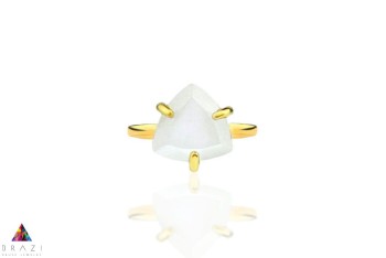 Złoty pierścionek 585 z kamieniem księżycowym 4 ct o trójkątnym szlifie trylion, biżuteria Brazi.