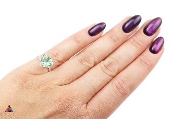 Pierścionek Brazi Druse Jewelry z prasiolitem, trylion, jasnozielony.