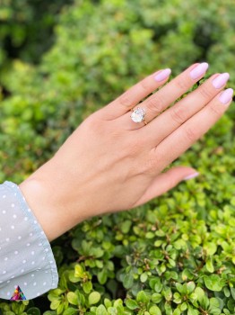 Pierścionek Brazi Druse Jewelry z kryształem górskim, szlif kropla, w złotej oprawie.