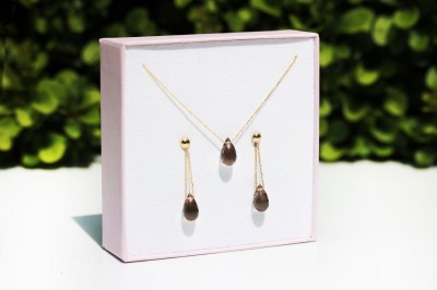 Komplet Brazi Druse Jewelry: Elegancki naszyjnik i kolczyki z kwarcu dymnego w kształcie kropli.