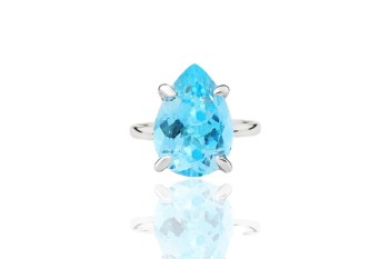 Pierścionek Brazi Druse Jewelry z niebieskim topazowym kamieniem 6 ct. w kształcie kropli.