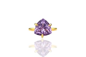 Pierścionek Brazi Druse Jewelry z liliowym ametystem, szlif trylion.