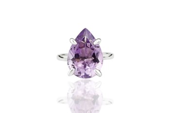 Pierścionek z naturalnym ametystem w srebrnej oprawie, szlif w kształcie kropli, Brazi.