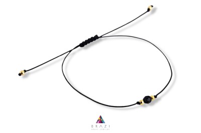 Bransoletka z naturalnym czarnym turmalinem i złotymi koralikami na czarnym sznurku, biżuteria Brazi