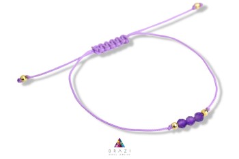 Bransoletka z fasetowanym ametystem na fioletowym sznurku ze złotymi kuleczkami, biżuteria Brazi