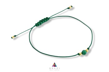 Bransoletka z naturalnym malachitem na czarnym sznurku z regulowanym zapięciem, biżuteria marki Brazi
