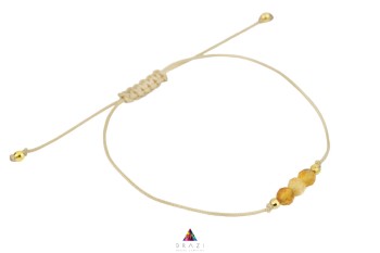 Bransoletka z naturalnym cytrynem na jasnym sznurku z regulowanym splotem makramowym, biżuteria Brazi.