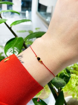 Bransoletka Szczęścia Brazi Druse Jewelry: delikatna, czerwona bransoletka z turmalinem.