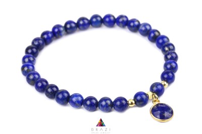Bransoletka z naturalnego lapis lazuli z fasetowaną zawieszką i złoconymi elementami, biżuteria Brazi